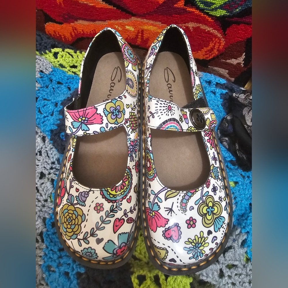Sz9 Savvy Happy Doodle Mary Jane's